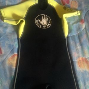 Used Body Glove Child's Wetsuit Size C4